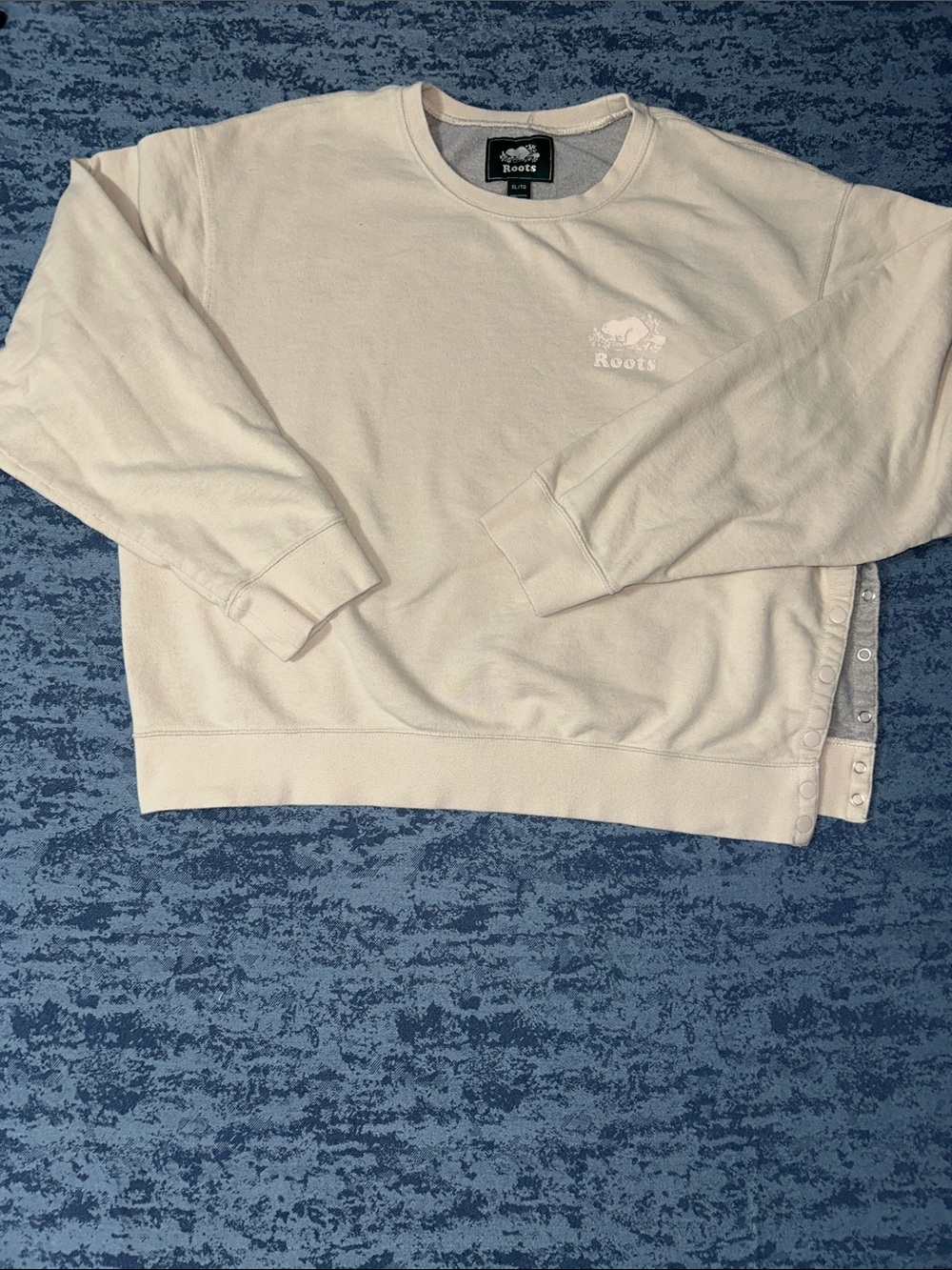 Roots Women’s  Crewneck Sweatshirt in Pale Beige
